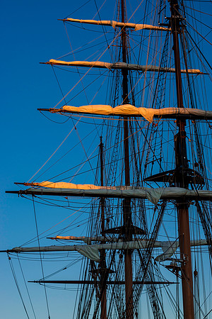 Setting Through The Masts